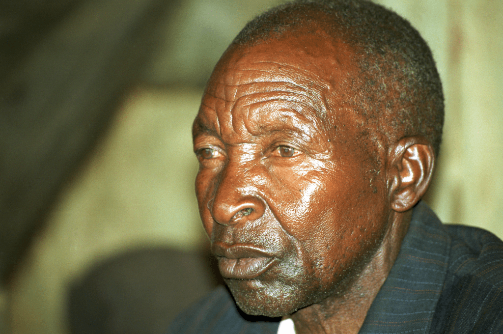 Huambo old man inside